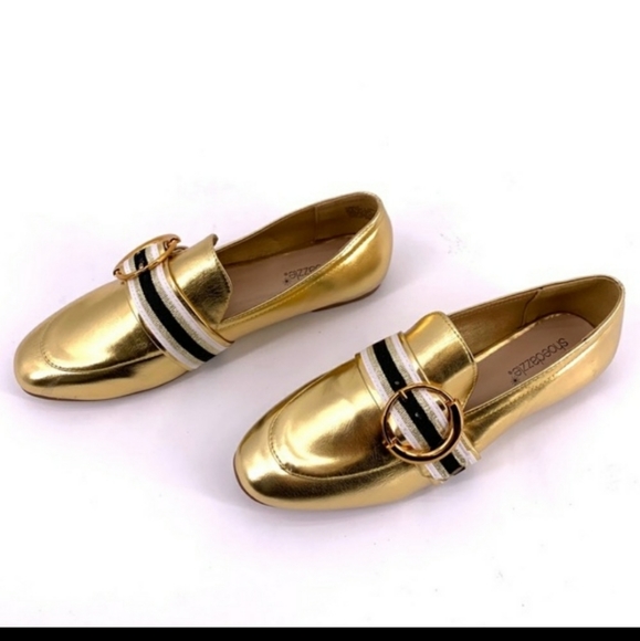 Gold color shoes with buckles - Picture 2 of 3